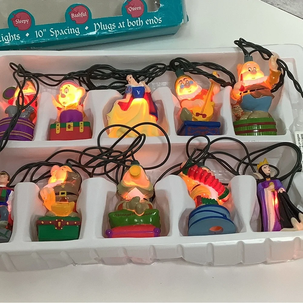 Snow White & and the 7 Seven Dwarfs Christmas Tree String Lights Santa's Best